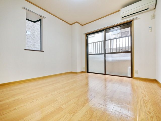 居室・リビング　※別部屋参考写真です