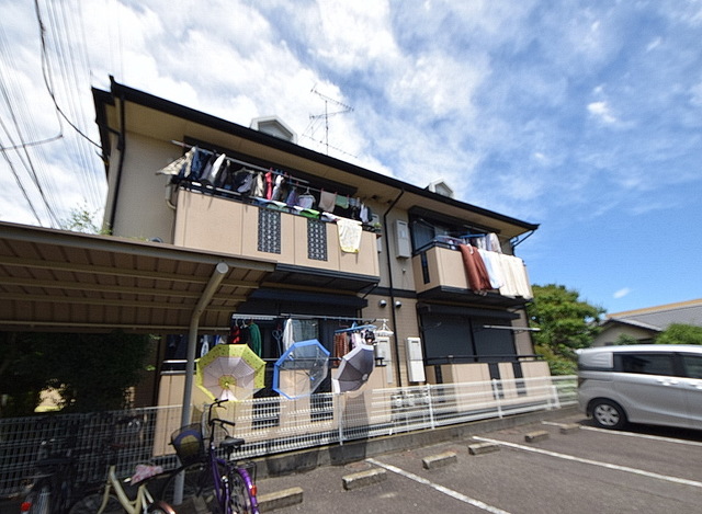 建物外観　～青い空っ、白い雲～