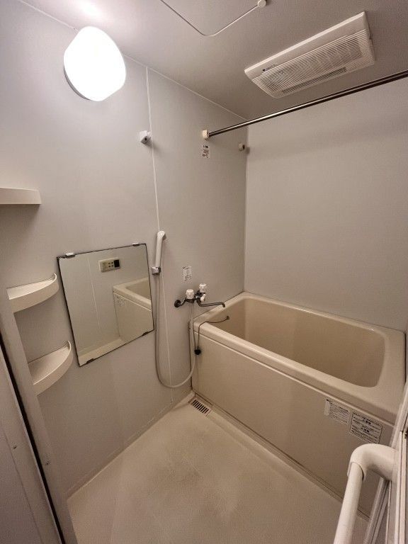 バス・シャワールーム　バスルーム