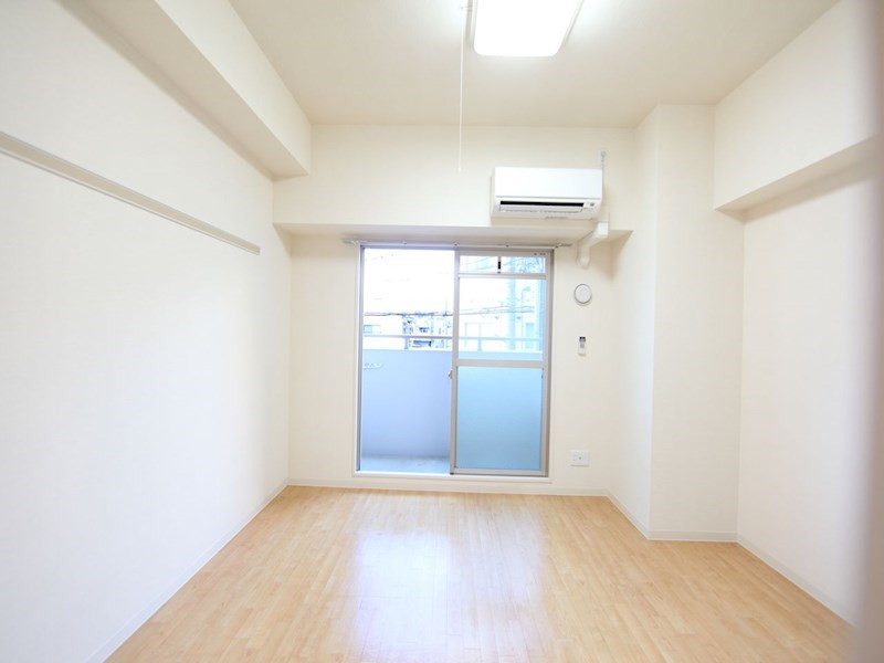 バルコニー　洋室7.1帖　クローゼット（収納充実してます）