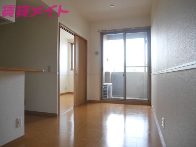 居室・リビング　別部屋参考写真です