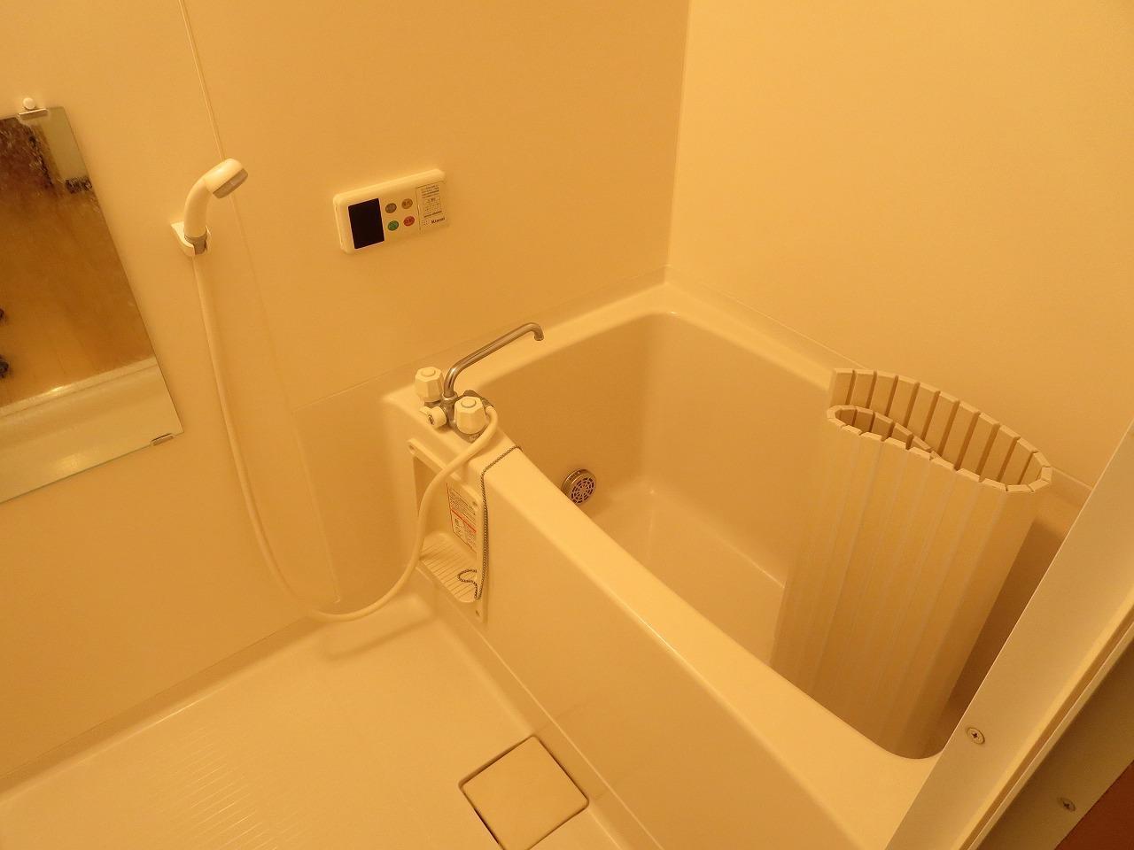 バス・シャワールーム　追い炊き機能付きお風呂☆