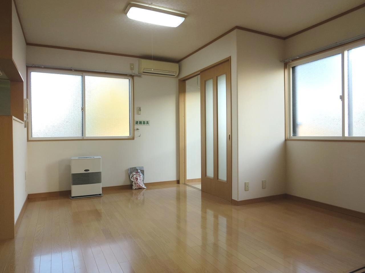 居室・リビング　明るいリビング