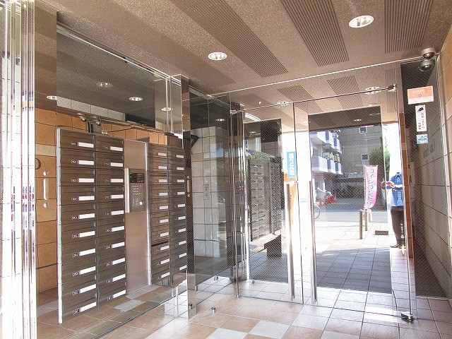エントランス　オートロック付きです♪