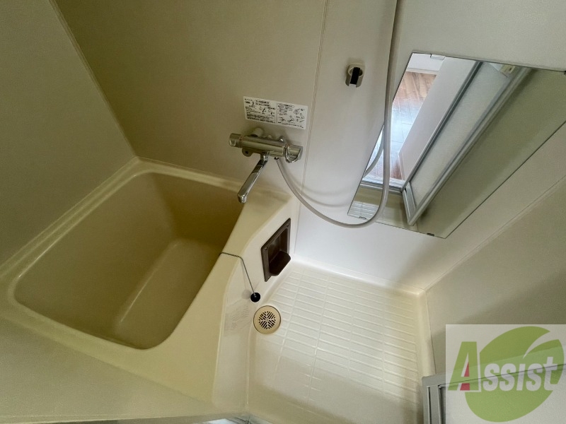 バス・シャワールーム　お風呂になります。一日の疲れを癒してくださいね。