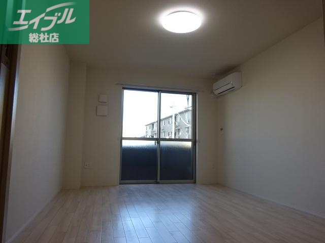 居室・リビング　室内