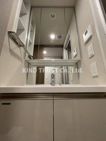 洗面設備　朝の支度にも助かる、独立の洗髪洗面化粧台