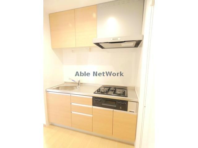 キッチン　3口コンロ、グリル付き