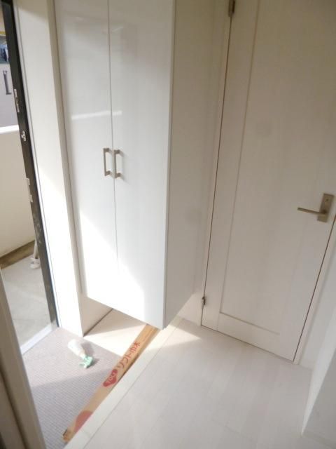 玄関　★下駄箱付きで玄関すっきり★