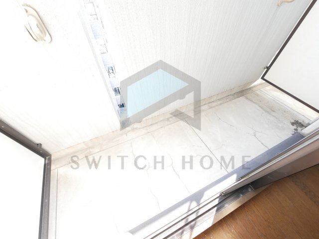 バルコニー　南向きバルコニーで日当たり良好です