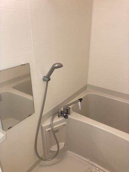 バス・シャワールーム　※写真は同じマンションの違う部屋のものになります。