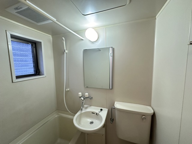 洗面設備　別部屋参考写真です