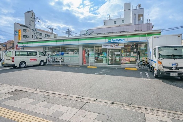 コンビニ　ファミリーマート　南観音三丁目店（コンビニ）まで320m