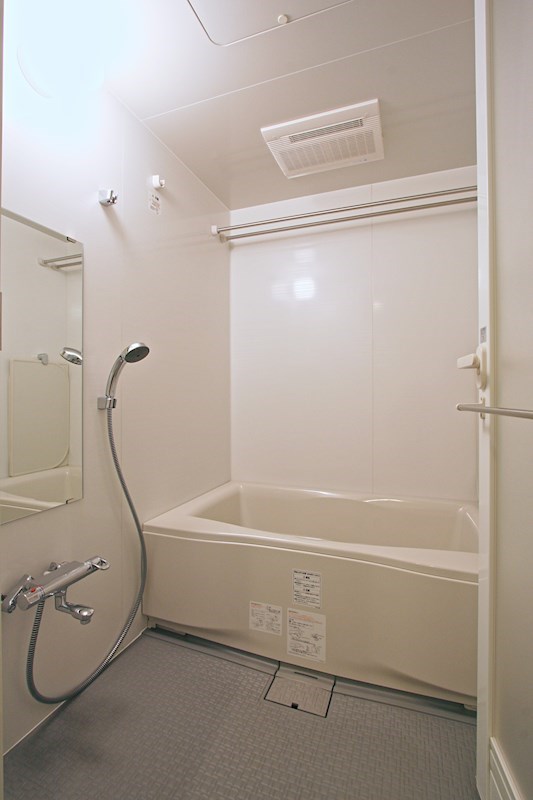 バス・シャワールーム　※別部屋参考写真