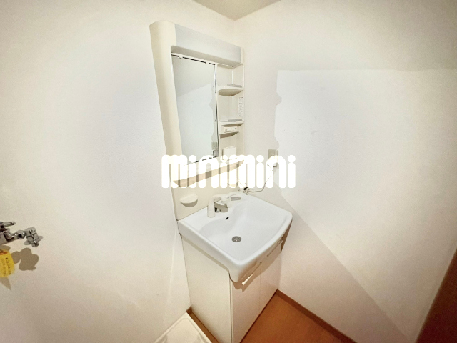 収納　収納に物掛けバーついています