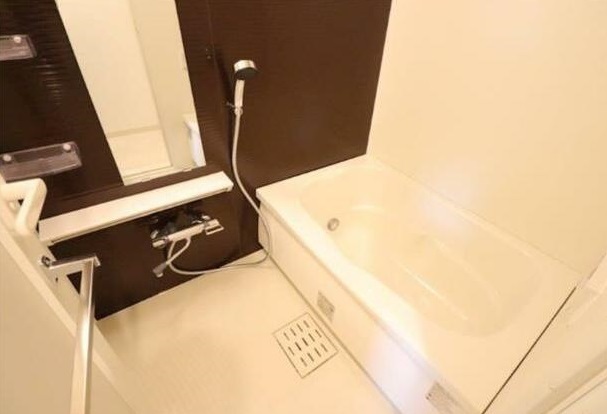 バス・シャワールーム　コンパクトで使いやすいお風呂です