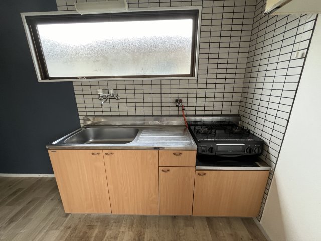 キッチン　イメージとして同建物他部屋を表示しています