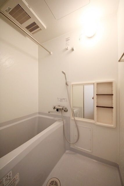 バス・シャワールーム　同物件別部屋写真