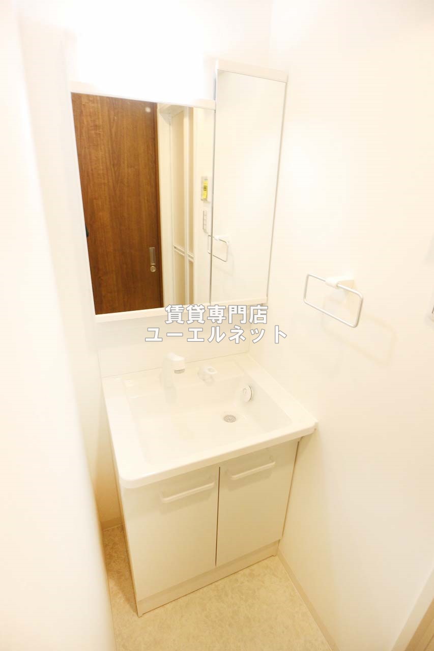 洗面設備　清潔感ある独立洗面台で毎日気持ちよく♪