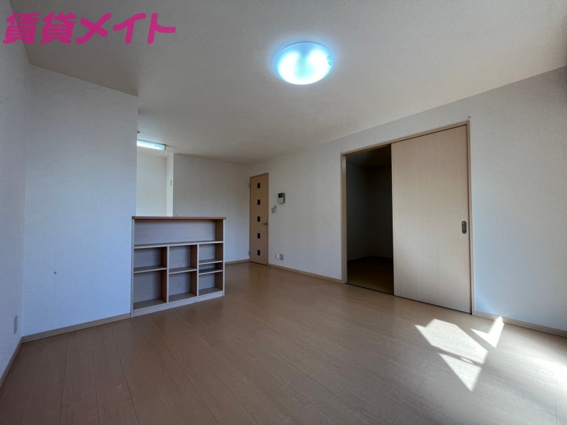 居室・リビング　反転タイプ参考写真