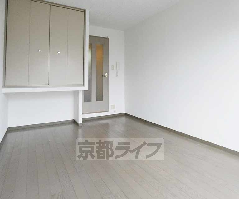 居室・リビング　落ち着いた雰囲気のお部屋です