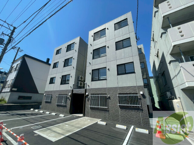 建物外観　豊平区平岸３条「ＭＯＡ南平岸」