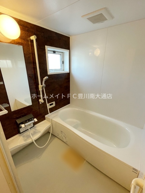 バス・シャワールーム　同型別部屋写真（反転）