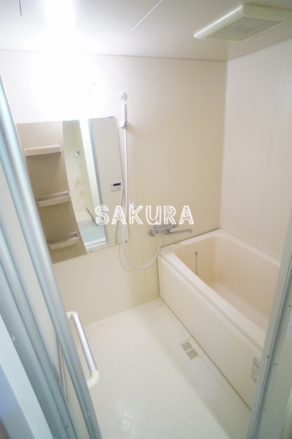 バス・シャワールーム　雨の日でも安心の浴室乾燥機付きです♪