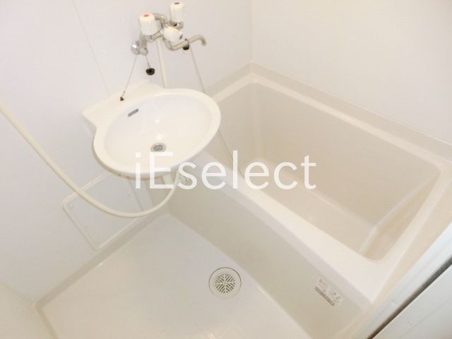 バス・シャワールーム　きれいなバスルームです