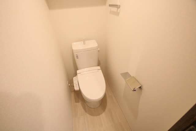 トイレ　※別室の参考写真の為、現況優先です。