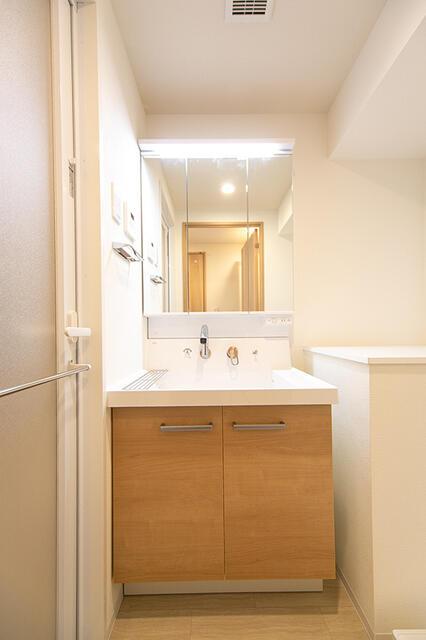 洗面設備　※写真は同タイプ住戸です。?