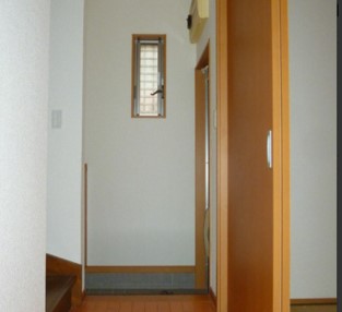 玄関　※同タイプのお部屋になります。