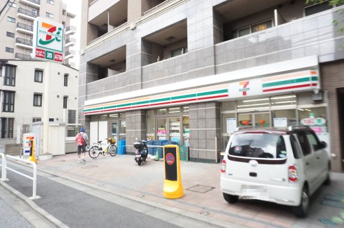 コンビニ　セブンイレブン 浦和岸町7丁目店（コンビニ）まで104m