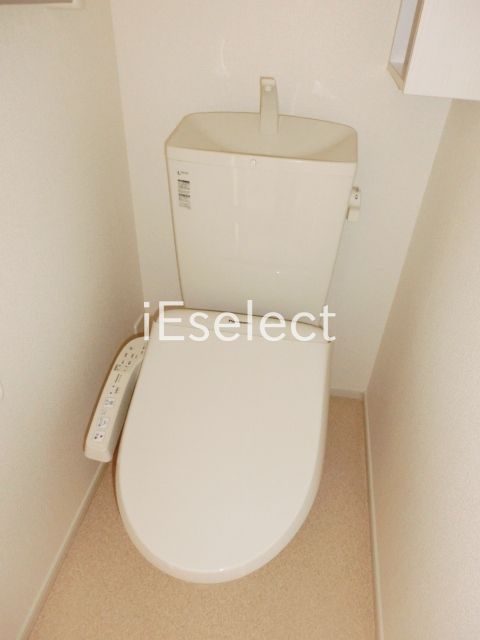 トイレ　温水洗浄便座付きのトイレ