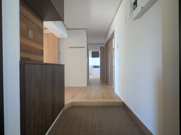 玄関　※同間取り他部屋の写真になります。