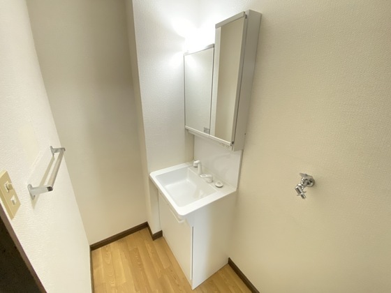 洗面設備　※別部屋の写真です