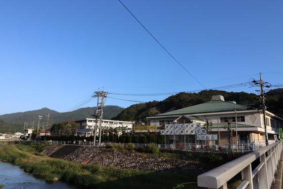 小学校　広島市立瀬野小学校（小学校）まで603m