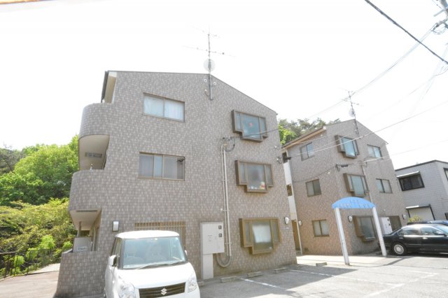 建物外観　居住者専用のゴミ置き場があります♪