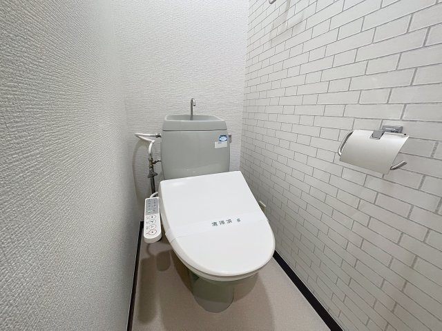 トイレ　同物件、他のお部屋の写真です。