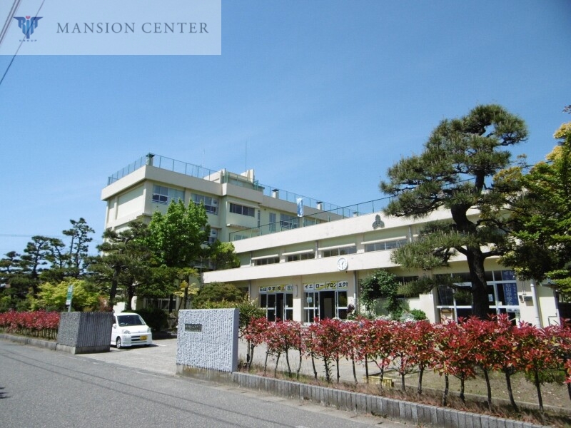 中学校　新潟市立石山中学校（中学校）まで118m
