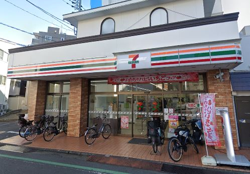 コンビニ　セブンイレブン（コンビニ）まで603m