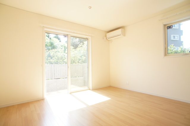 居室・リビング　２面採光なので、明るく風通しのよいお部屋です♪