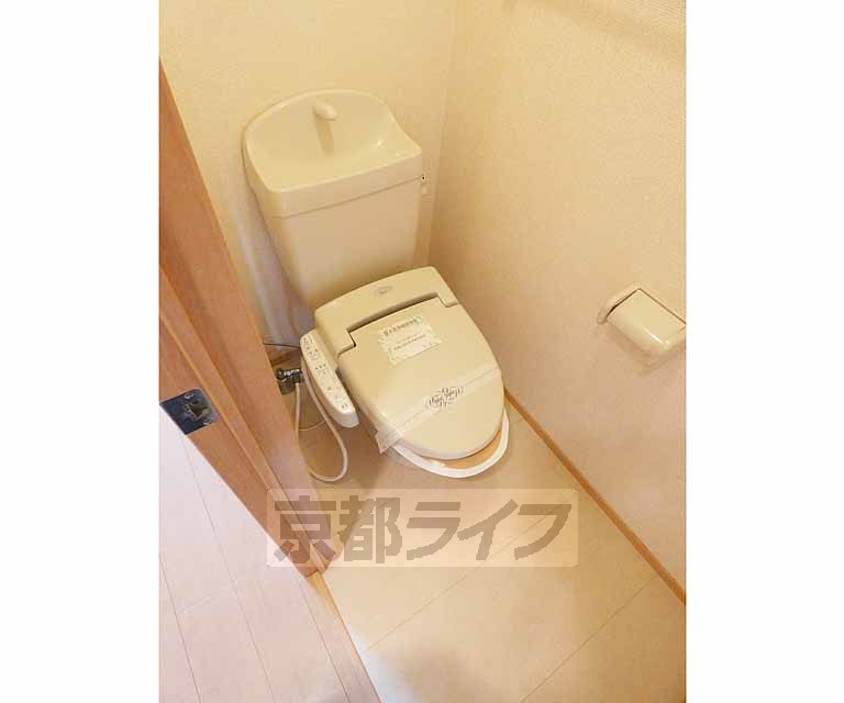 トイレ　ウォシュレット付きです。