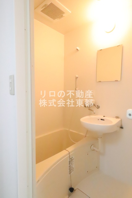 バス・シャワールーム　洗面ボウルと一体型のバスルームです♪