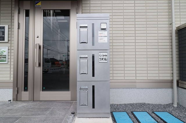 ロビー　宅配ボックス