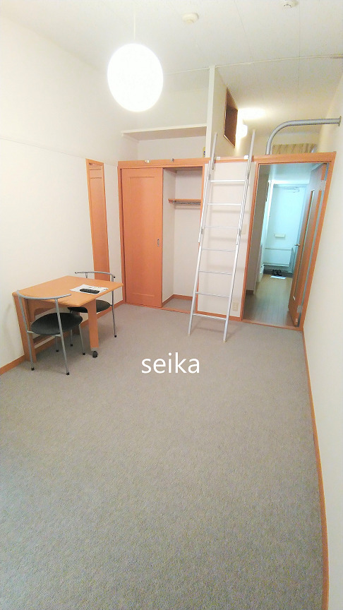 その他部屋・スペース　カーテン、ＴＶ、テーブル・椅子などの家具家電付のお部屋です