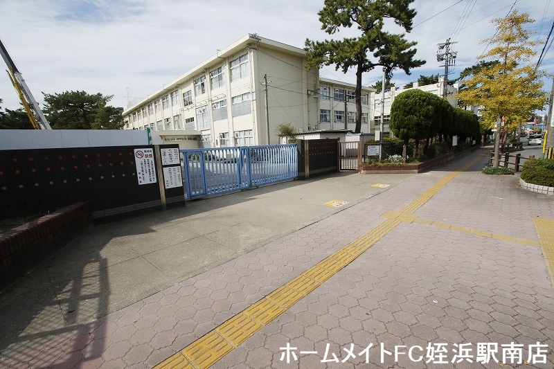小学校　百道小学校（小学校）まで832m