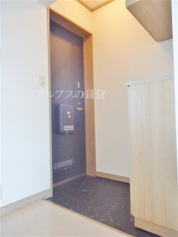 玄関　同一仕様。