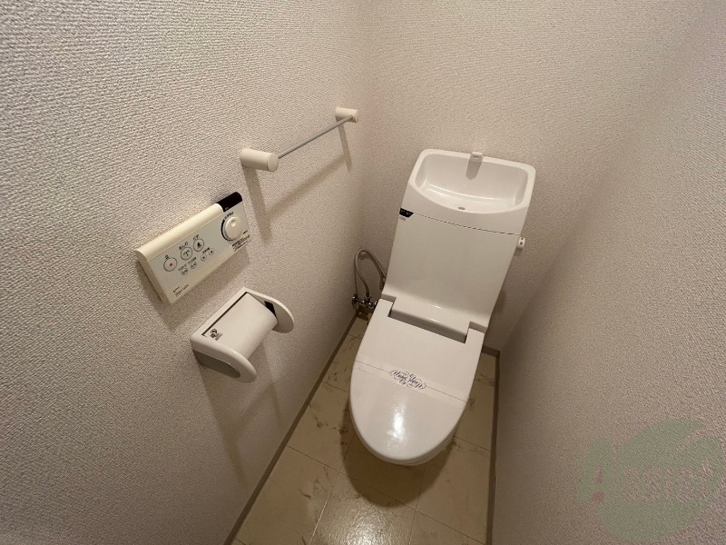 トイレ　ウォシュレット機能がついたトイレ。安心して使用できますね。