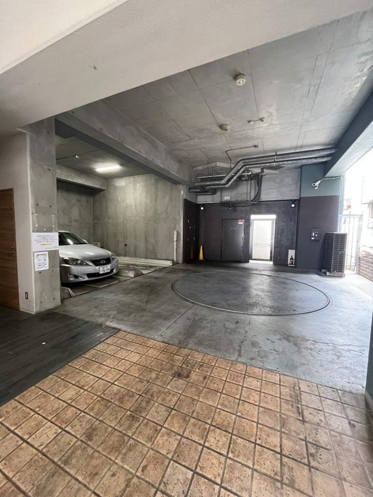 駐車場　駐車場